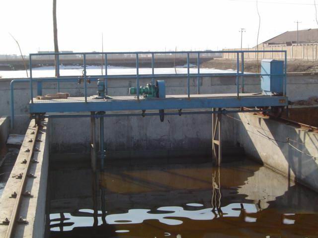 平流式沉澱池泵吸式吸泥機